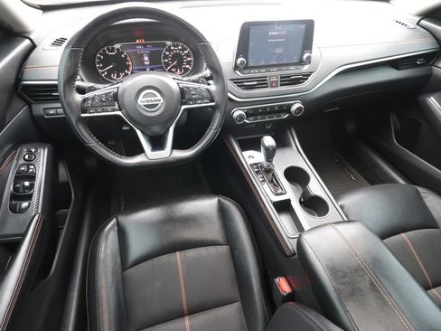 Used 2020 Nissan Altima 2.5 SR w/ Premium Package FWD image 9