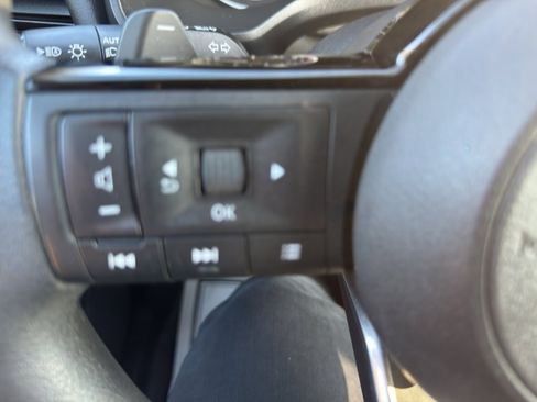 Used 2021 Nissan Rogue SV image 28