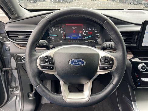 Used 2024 Ford Explorer Limited image 16