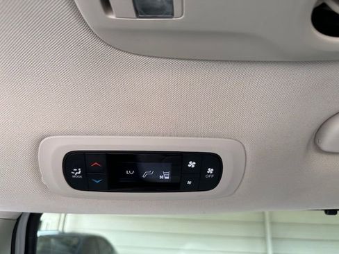 Used 2021 Chrysler Voyager Lxi image 29