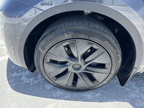 Used 2025 Tesla Model Y Long Range RWD image 10
