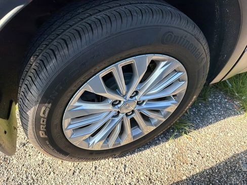 Used 2024 Cadillac XT4 Luxury FWD image 14
