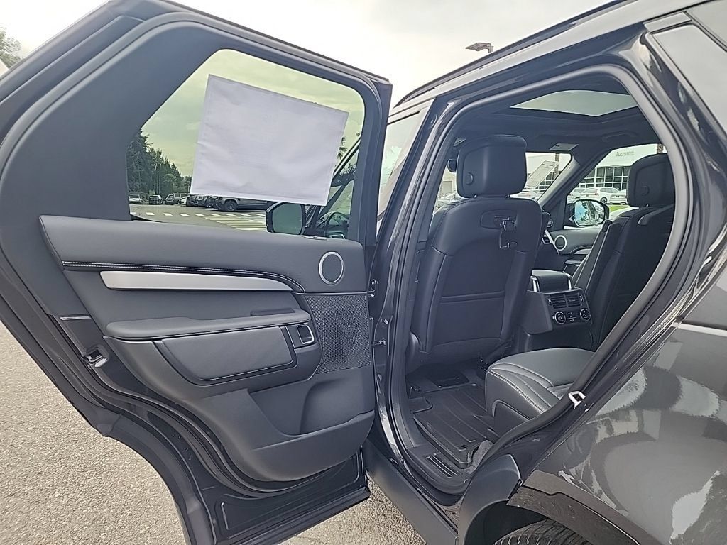 New 2026 Land Rover Discovery Limited Edition AWD/4WD image 15