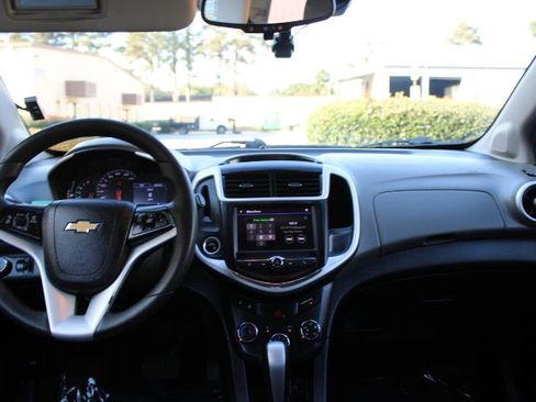 Used 2020 Chevrolet Sonic LT image 10