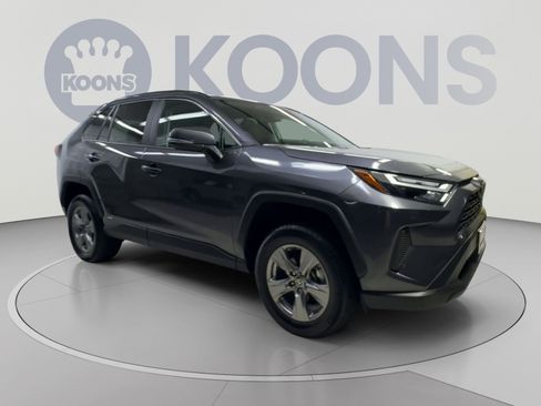 Used 2025 Toyota RAV4 XLE AWD/4WD image 2