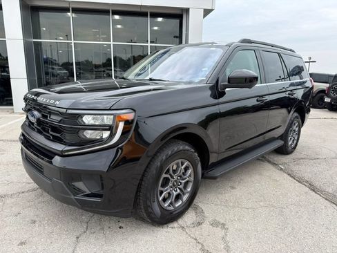 Used 2025 Ford Expedition Active AWD/4WD image 3