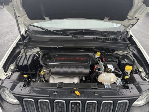 Used 2017 Jeep Renegade Latitude w/ Cold Weather Group image 35