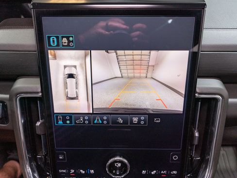 Used 2025 GMC Yukon Denali w/ Denali Reserve Package RWD image 24