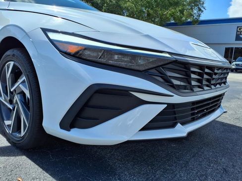 New 2025 Hyundai Elantra Limited image 9