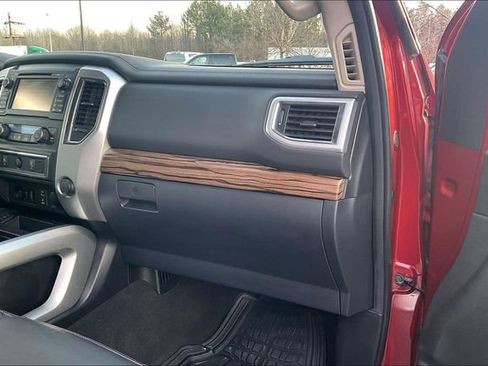 Used 2016 Nissan Titan SL image 16