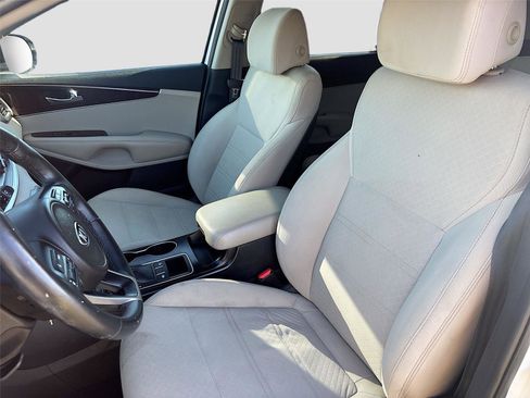 Used 2017 Kia Sorento LX w/ LX Convenience Package image 21