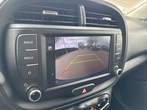 Used 2025 Kia Soul LX w/ LX Technology Package FWD image 10