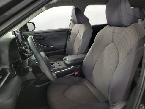 Used 2023 Toyota Highlander LE image 14