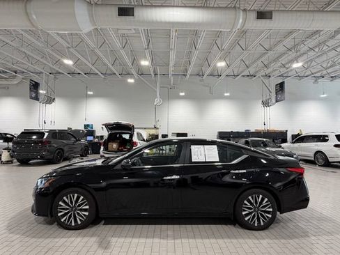 Used 2024 Nissan Altima 2.5 SV FWD image 9