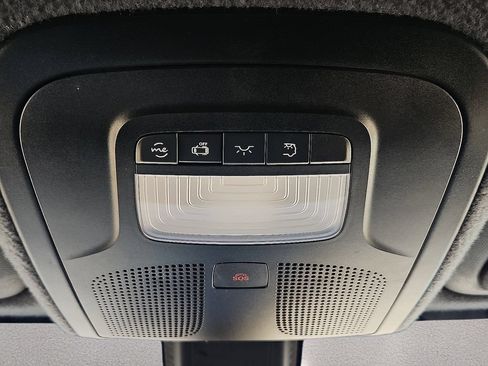 Used 2025 Mercedes-Benz Sprinter 2500 image 27