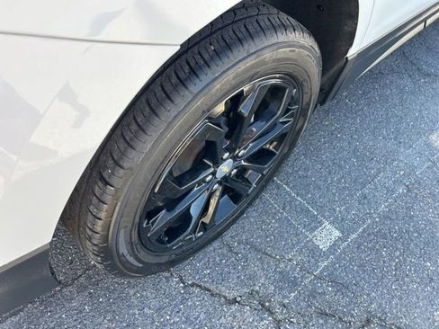 Used 2023 Chevrolet Equinox LT w/ Driver Convenience Package image 19