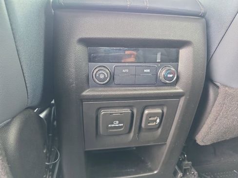 Used 2020 Chevrolet Traverse LT w/ LT Premium Package image 14