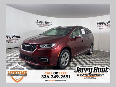 Used 2021 Chrysler Pacifica Limited w/ Uconnect Theater Family Group