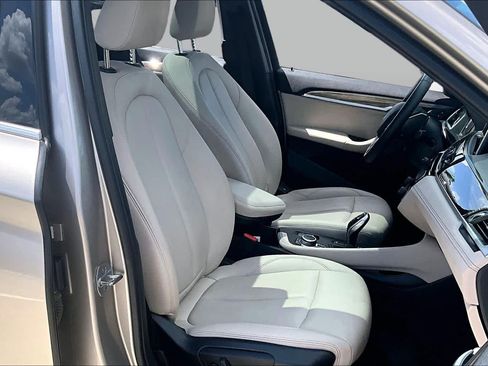 Used 2022 BMW X1 xDrive28i w/ Convenience Package AWD/4WD image 8
