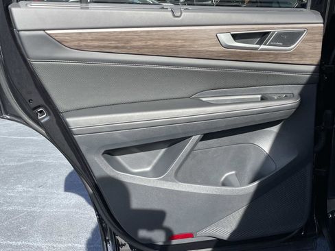 Certified 2024 Volkswagen Atlas SEL Premium R-Line image 11