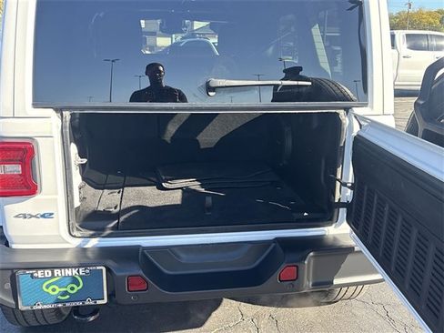 Used 2021 Jeep Wrangler Unlimited Sahara w/ Cold Weather Group image 25