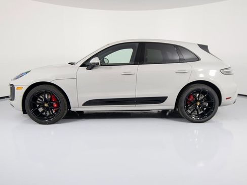 New 2026 Porsche Macan GTS image 2