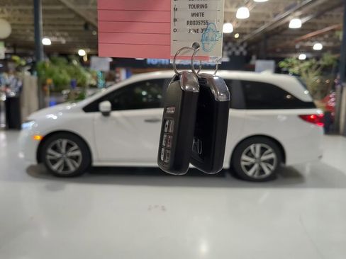 Used 2024 Honda Odyssey Touring image 4