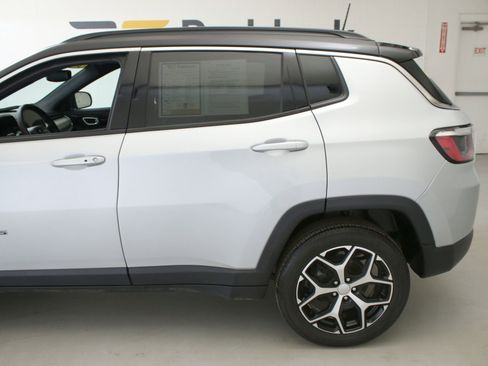 Used 2024 Jeep Compass Limited AWD/4WD image 6