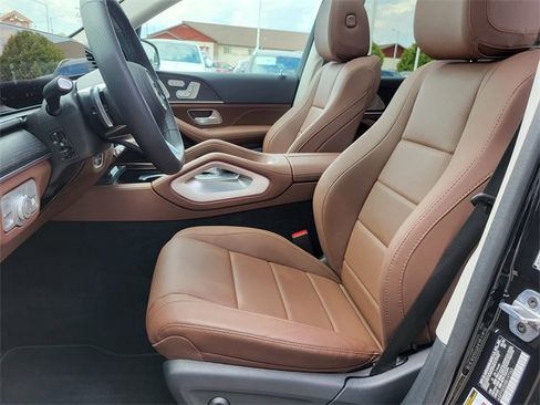 Used 2024 Mercedes-Benz GLS 450 4MATIC image 4