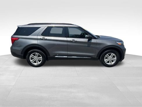 Used 2022 Ford Explorer XLT AWD/4WD image 10
