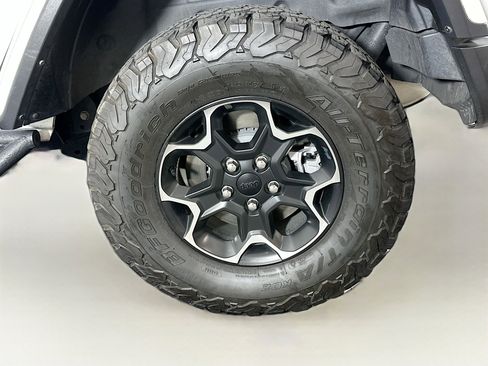 Used 2023 Jeep Wrangler Unlimited Rubicon 4xe AWD/4WD image 11