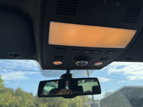 Used 2014 Volkswagen Touareg TDI image 17