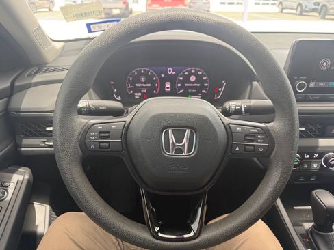 Used 2023 Honda Accord EX image 11