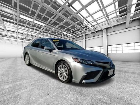 Used 2023 Toyota Camry SE image 1
