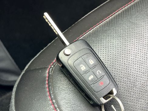 Used 2016 Chevrolet Equinox LTZ w/ Enhanced Convenience Package image 28