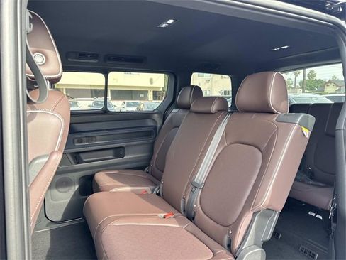 New 2025 Volkswagen ID. Buzz Pro S image 9