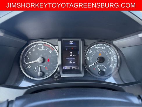 Used 2022 Toyota Tacoma TRD Off-Road w/ Technology Package AWD/4WD image 16