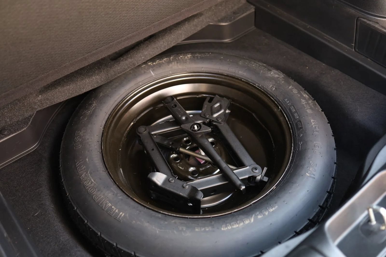 Used 2020 Jeep Cherokee Limited AWD/4WD image 38