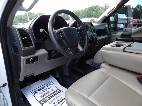 Used 2022 Ford F250 XL w/ Power Equipment Group AWD/4WD image 16