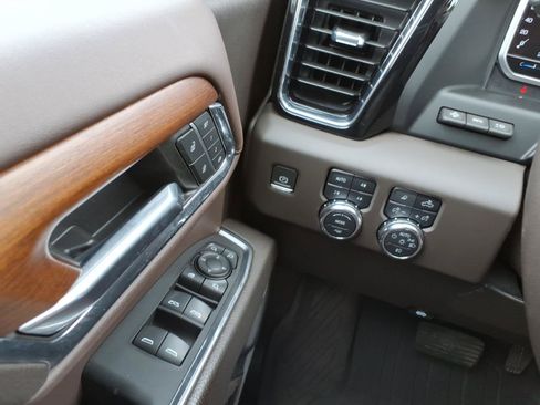 Used 2023 GMC Sierra 1500 Denali w/ Technology Package AWD/4WD image 22