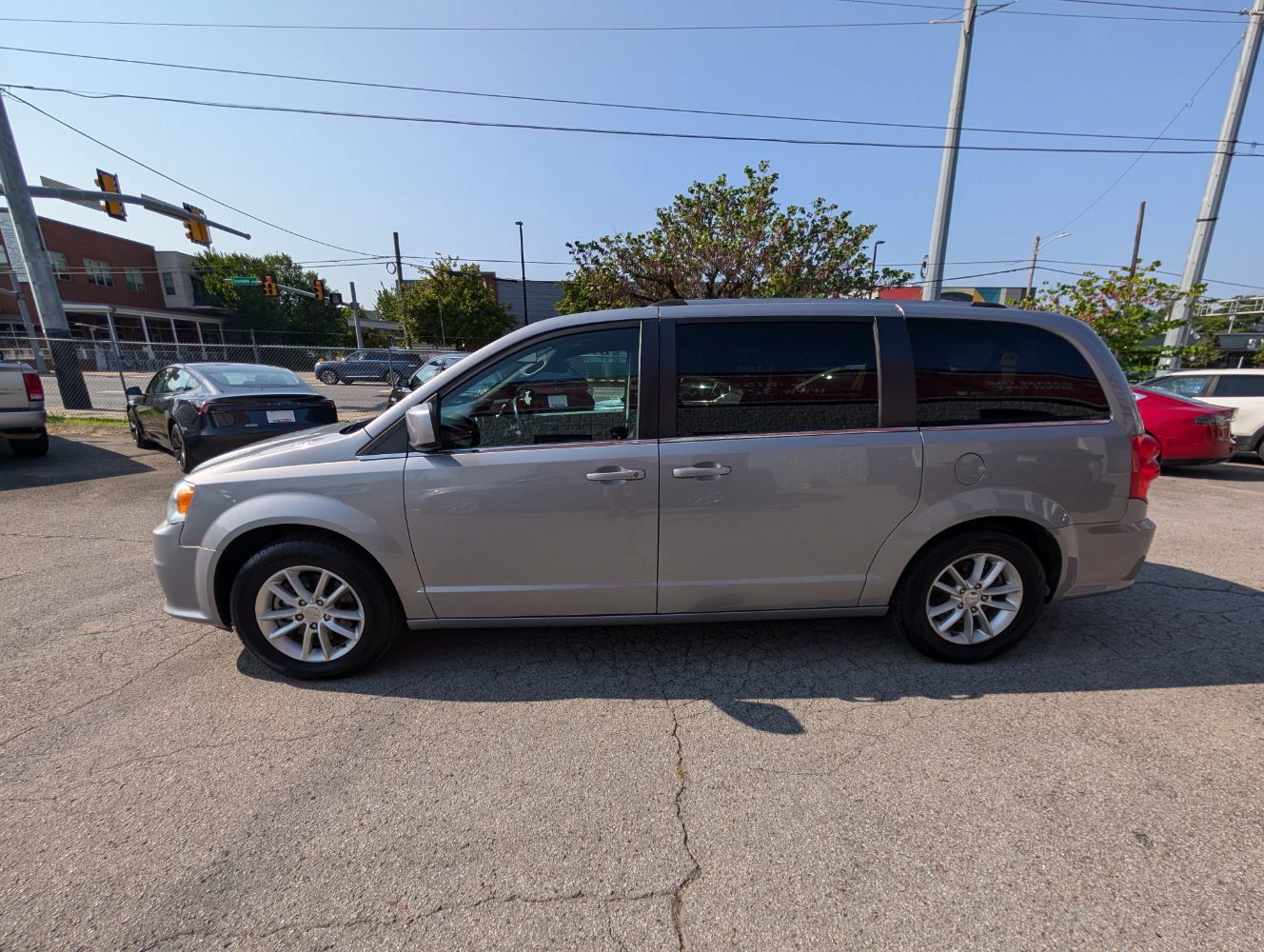 Used 2020 Dodge Grand Caravan SXT FWD image 9