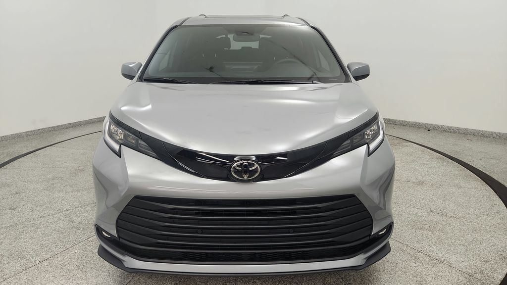 Used 2026 Toyota Sienna XLE Woodland Edition AWD/4WD image 10