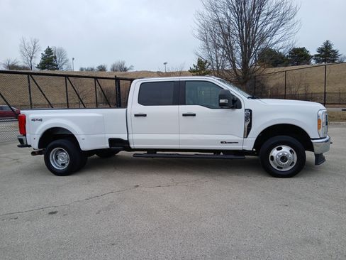 Used 2023 Ford F350 XLT image 3
