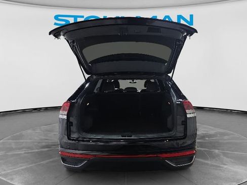 Used 2023 Volkswagen Atlas Cross Sport SE AWD/4WD image 32