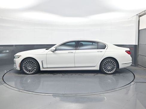 Used 2021 BMW 740i image 3