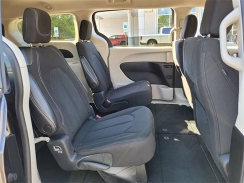 Used 2023 Chrysler Voyager LX image 16