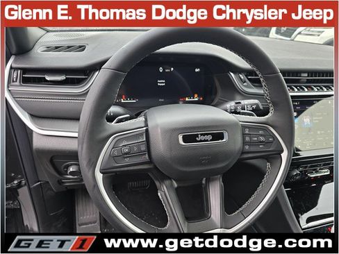 New 2025 Jeep Grand Cherokee Altitude image 11