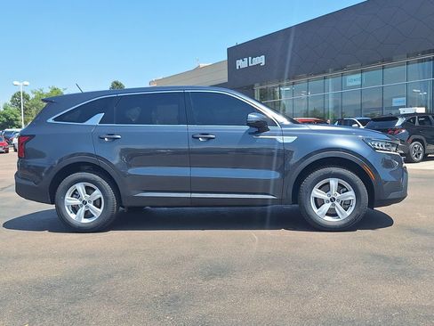 Used 2023 Kia Sorento LX AWD/4WD image 2
