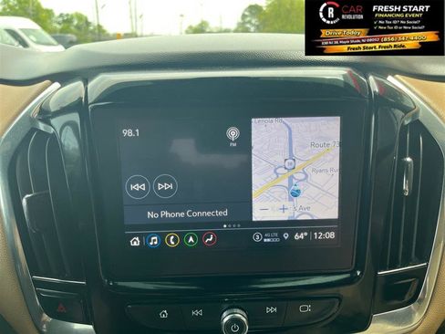 Used 2023 Chevrolet Traverse Premier FWD image 16