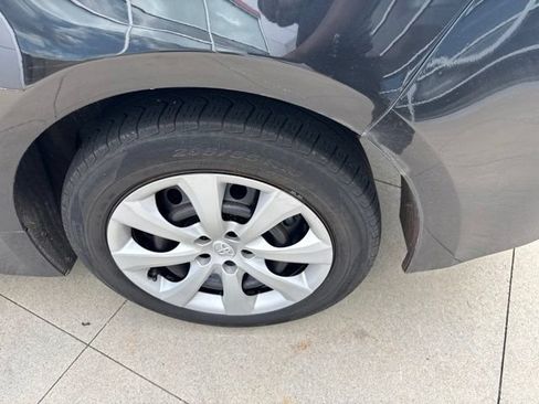 Used 2022 Toyota Corolla LE FWD image 11
